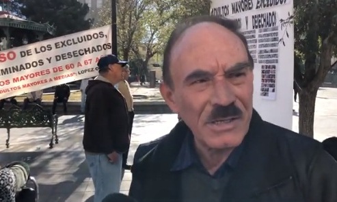 Se manifiestan frente a Congreso por exclusión de adultos mayores de apoyos federales