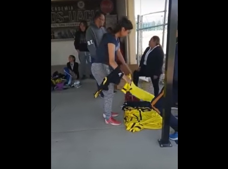Denuncia: Equipo de fútbol femenil es despojado de sus uniformes por el Municipio