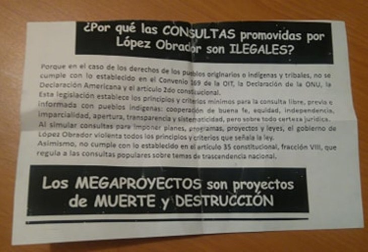 Reparten volantes en contra de las consultas de López Obrador