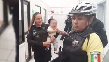 Abuela deja a bebé adentro de auto en pleno centro