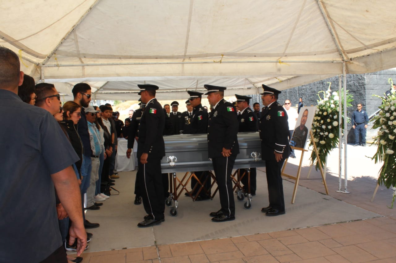 Rinden homenaje a policía asesinado en San Juanito