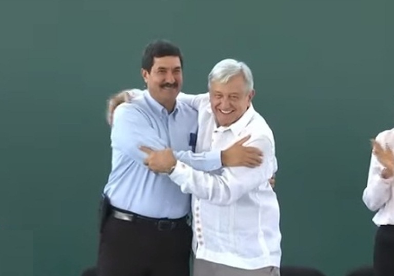 Otra vez abuchean a Corral en Camargo