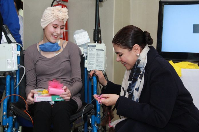 VISITA CINTHIA CHAVIRA HIES CUU DÍA CÁNCER INFANTIL (1)