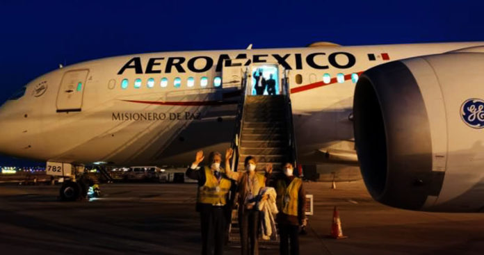 México-recibe-avión-con-insumos-médicos-de-China