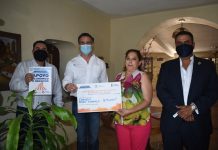 Entrega Estado apoyos a pequeños empresarios de Hidalgo del Parral