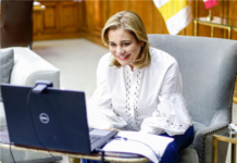 Comparte Maru Campos experiencia como presidenta municipal en foro virtual con jóvenes por el mes de la juventud