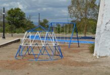 Coloca Municipio juegos en parques de Sierra Azul y Ávalos