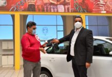🚗🐴El Alcalde, Alfredo Lozoya, entrega auto rifado
