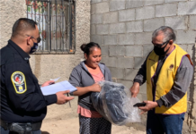Apoyan Policías DARE con donativo a familia de Vistas Cerro Grande
