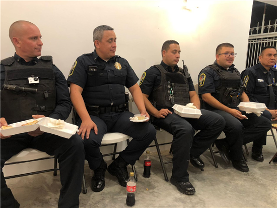 policías