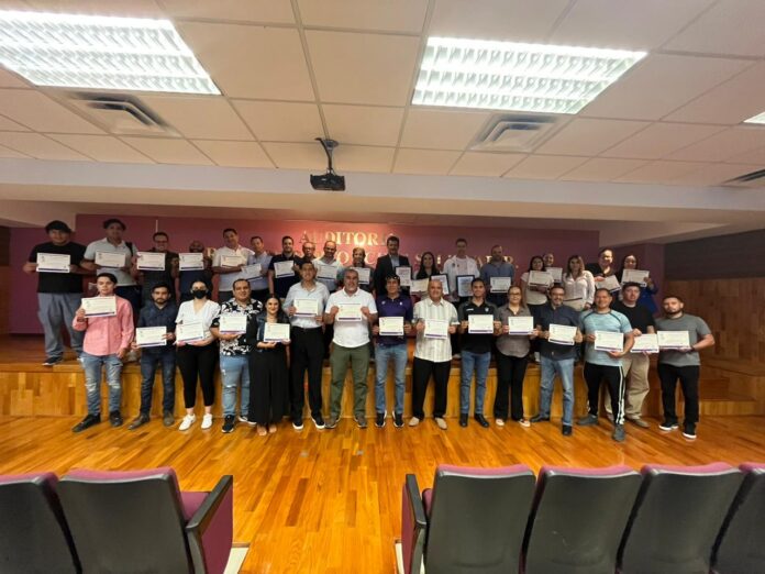 entrega reconocimientos a entrenadores (7)