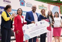 Entrega Maru Campos becas a Centros de Atención Infantil