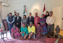 Recibe embajador de México en Canadá a equipo de atletas rarámuri