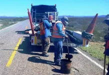 Brinda Estado mantenimiento con bacheo a carretera Camargo-Ojinaga