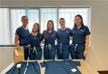 Entrega IMPAS uniformes a personal médico