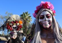 Celebran juarenses Día de Muertos en el Parque Central