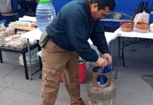 Supervisa CEPC instalaciones eléctricas y de gas en puestos ambulantes en la Feria del Hueso