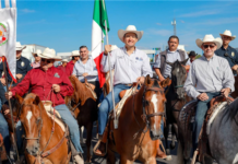 Recibe Bonilla a Cabalgata Villista en entrada de Chihuahua