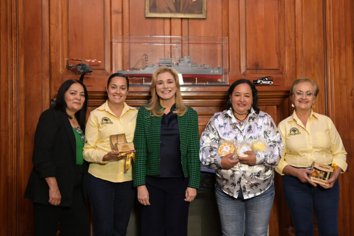 Maru mujeres