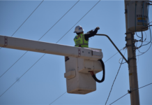 Continúa Municipio instalación de alumbrado LED en la zona rural de El Charco