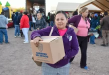 Entregan más de 350 despensas a habitantes de la colonia Camino Real
