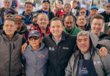 Entrega Bonilla cenas navideñas y chamarras a boleros