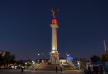 Iluminan monumentos y espacios públicos por el Día Internacional del Rotario