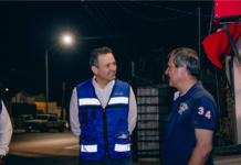 Recorre alcalde Bonilla calles del Cerro de la Cruz para verificar funcionamiento de lámparas LED
