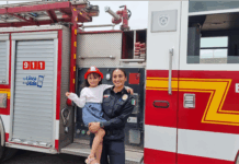 Hijos de policías y bomberos reconocen labor de sus papás