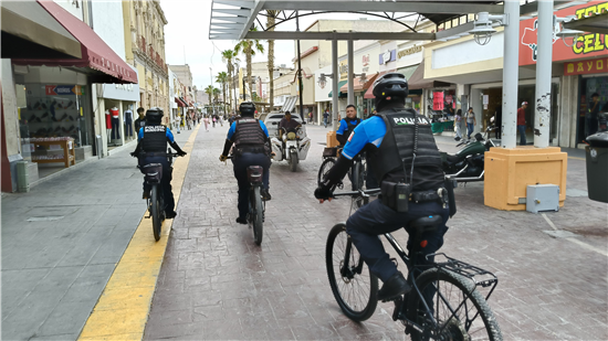 policías