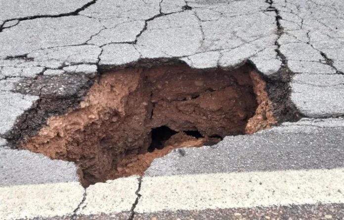 socavón carretera aldama ojinaga