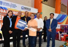 Entrega el Estado premios del sorteo por Día del Magisterio 2025
