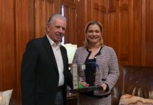 Maru Campos recibe reconocimiento del CCE por su compromiso con el sector empresarial de Chihuahua