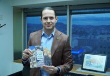 José Luis Villalobos reconoce aporte de la guía “Viva Chihuahua” a la difusión turística de la capital