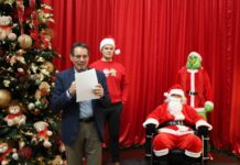 La magia de la Navidad llegó a la Secretaría de Hacienda con la visita de Santa Claus y El Grinch