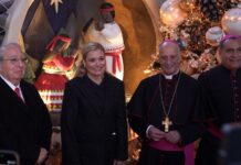 Maru Campos inaugura con nacimiento rarámuri exposición de 100 pesebres en el Vaticano