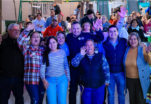 Convive Marco Bonilla con vendedores ambulantes y parten Rosca de Reyes