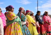 Apoya Gobierno del Estado con paquetes alimentarios y chamarras a 300 familias indígenas de Carichí