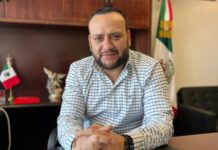 Atiende Arturo Medina a desplazados de Guadalupe y Calvo