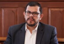 La Gobernadora Maru Campos nombra a Francisco Sáenz como encargado del despacho de la FGE
