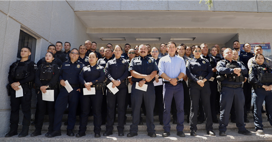 Avanza seguridad: Municipio entregó 74 bonos de alto impacto en reconocimiento a policías