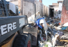 Retira Gobierno Municipal más de 10 toneladas de basura en dos viviendas de acumuladores