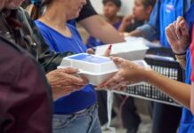 Lleva NutriChihuahua alimento para apoyar a familias en el Hospital Central